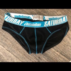 Aussiebum Saturday briefs